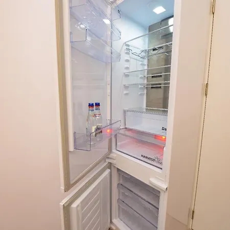Apartment - Private Parking *