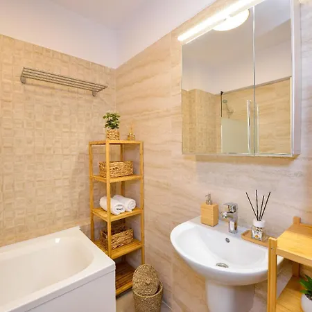 Apartment - Private Parking *