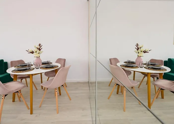 - Private Parking Апартаменти Бухарест