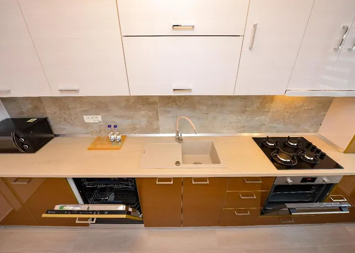 Apartment - Private Parking *