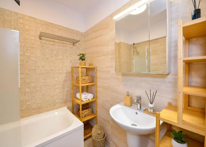 Apartment - Private Parking *